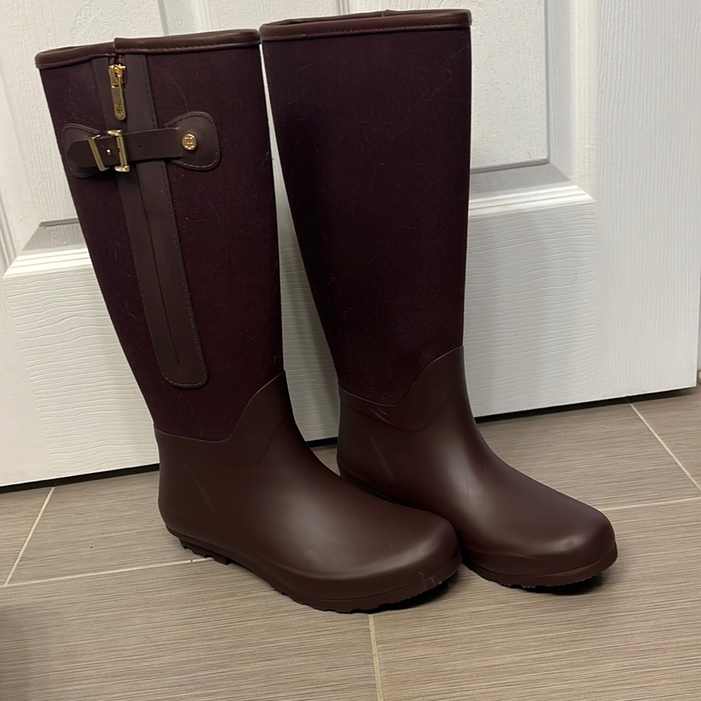 Tommy Hilfiger maroon boots